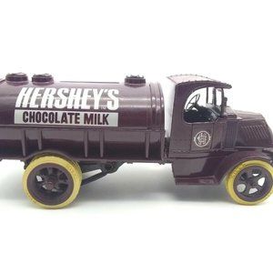 ERTL Hershey's Chocolate, 1926 Mack Tanker Truck Bank- w/ Box- #1349-1989 No Key